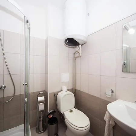Lovely 2 Bedrooms Flat - 1st Line 아파트