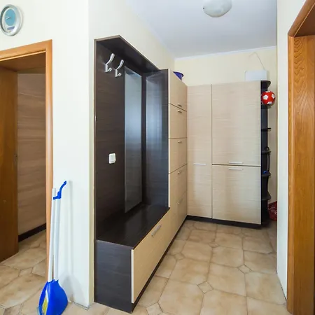 Lovely 2 Bedrooms Flat - 1st Line 아파트 *