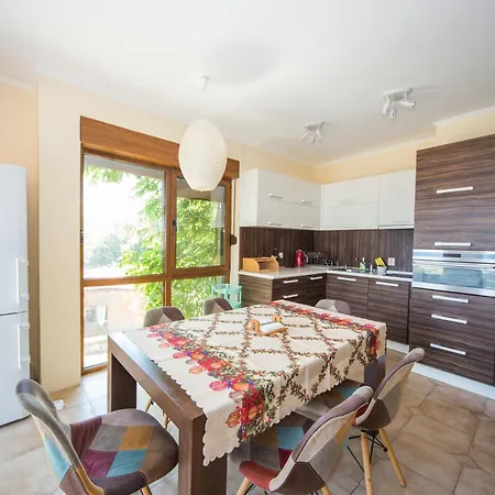 Lovely 2 Bedrooms Flat - 1st Line * 로제넷츠