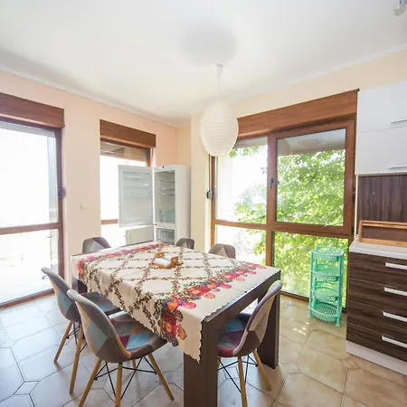 Lovely 2 Bedrooms Flat - 1st Line 로제넷츠