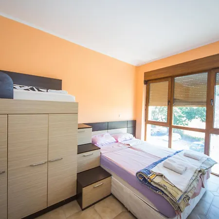 Lovely 2 Bedrooms Flat - 1st Line Lozenets