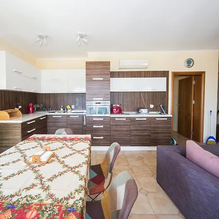 Lovely 2 Bedrooms Flat - 1st Line - In Front Of Gypsy Bar