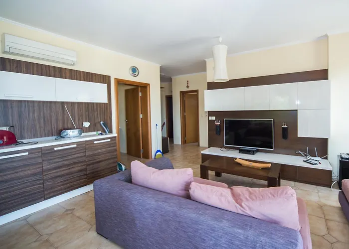 Lovely 2 Bedrooms Flat - 1st Line דירה