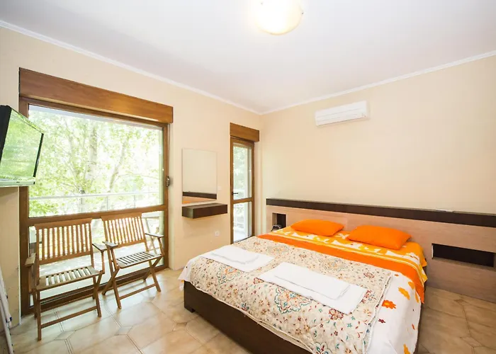 Lovely 2 Bedrooms Flat - 1st Line דירה *