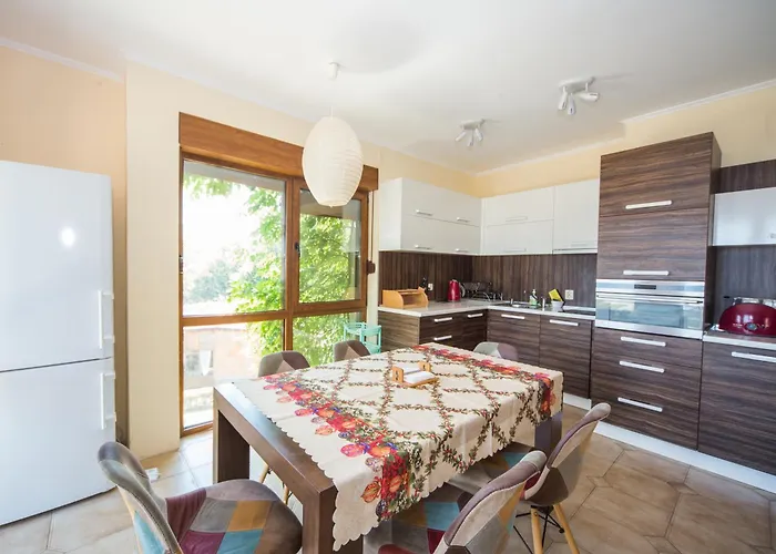 Lovely 2 Bedrooms Flat - 1st Line * לוזנטס