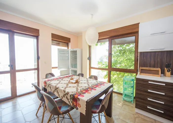 Lovely 2 Bedrooms Flat - 1st Line לוזנטס